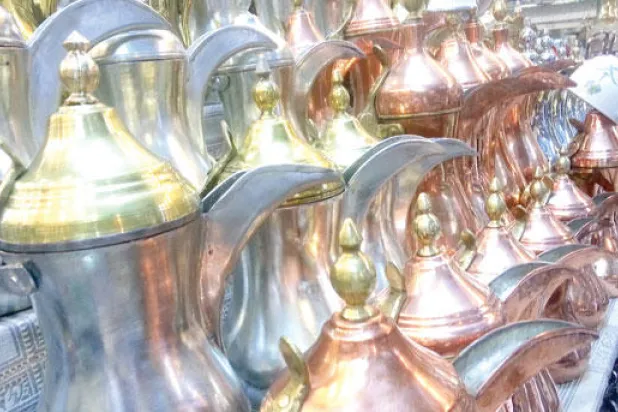 «الدلة العربية» تصارع شبح الانحسار مع تراجع المبيعات