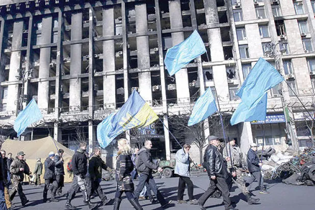 برلمان القرم أعلن الاستقلال.. ويانوكوفيتش يعد بالعودة