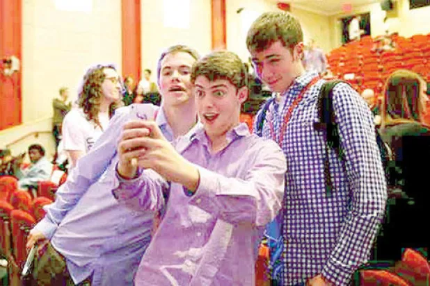 شباب يفكرون في التخلي عن مقاعد الدراسة الجامعية لشغفهم بالتكنولوجيا