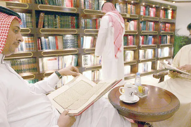 «مقاهي الحوار».. أسلوب الشباب السعودي الجديد للعمل التطوعي والنقاش