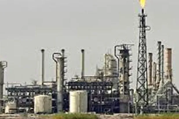 العراق يعلن بدء إنتاج النفط من أكبر حقوله الخضراء في غرب القرنة