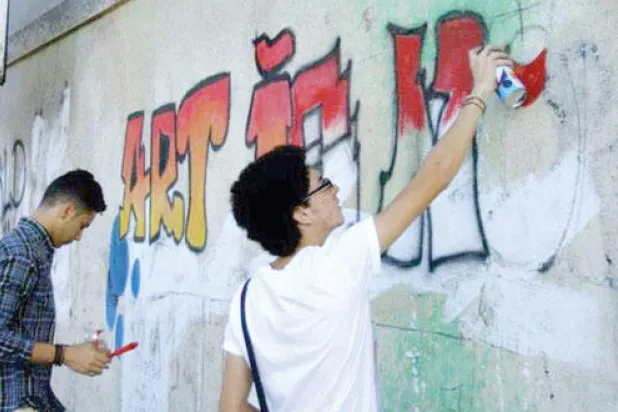 «الغرافيتي».. زمن الثورة على جدران شوارع القاهرة