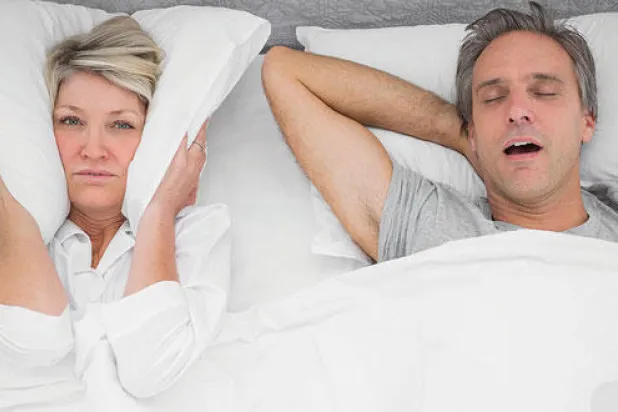 ما هي أفضل وضعية نوم.. للتخلص من الشخير؟