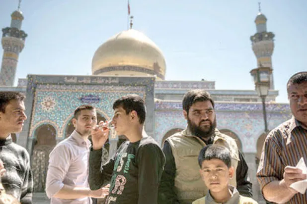 إيران وحزب الله دربا 100 ألف سوري لتشكيل قوة «الدفاع الوطني»