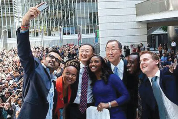 صور «سيلفي» تغزو أروقة اجتماعات صندوق النقد والبنك الدوليين