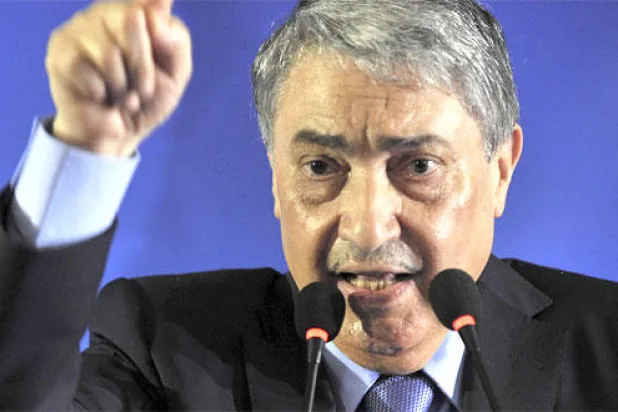 بن فليس لـ«الشرق الأوسط»: لا شيء يسرني أكثر من تسميتي «مرشح الشباب»