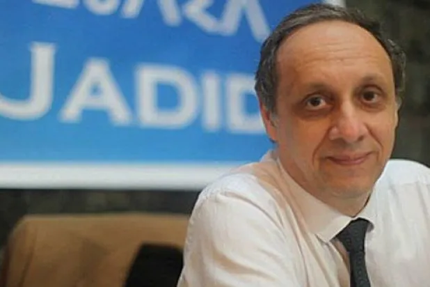 تعديل الدستور وحكومة موسعة أهم خطوتين أمام الرئيس الجديد