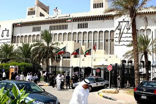 القضاء الكويتي يعطل صحيفتين لخرقهما «حظر النشر» في قضية قيد البحث