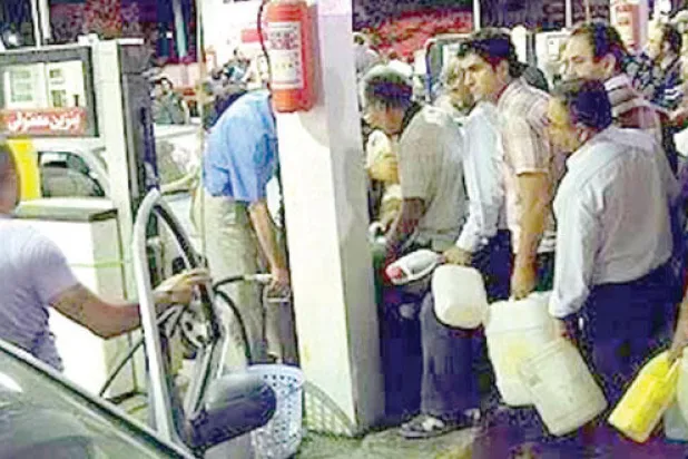 الحرس الثوري الإيراني في حالة تأهب استعدادا لزيادة أسعار البنزين