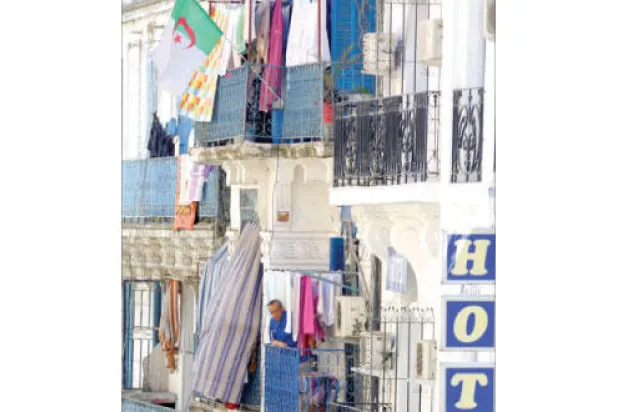 مشاهدات جزائرية: ثلاثة عوامل أدت إلى التجديد لبوتفليقة