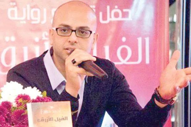 أحمد مراد: أرسم المشهد عادة قبل شخصيات وأحداث الرواية