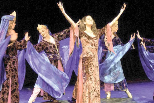 الرقصات الفولكلورية في إيران.. رمز للابتهال والبهجة والنشاط