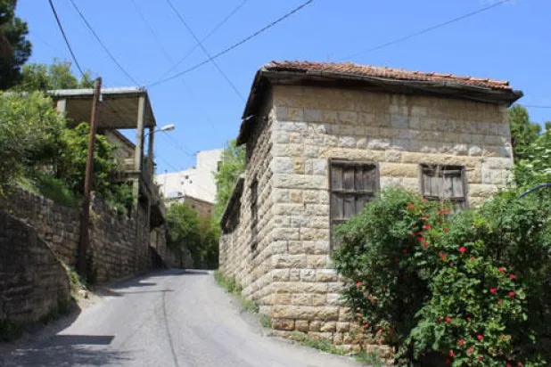 المنازل العتيقة والأزقة.. حكاية تاريخ ({الشرق الأوسط})