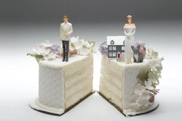 حفلات الطلاق في إيران.. فرحة أم حداد؟