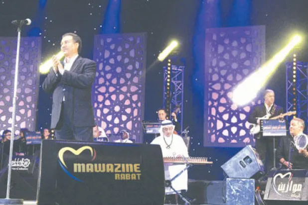 أحيا محمد عبده حفله مرفوقا بفرقة موسيقية مغربية بقيادة المايسترو عبد الرحيم منتصر (تصوير: مصطفى حبيس)