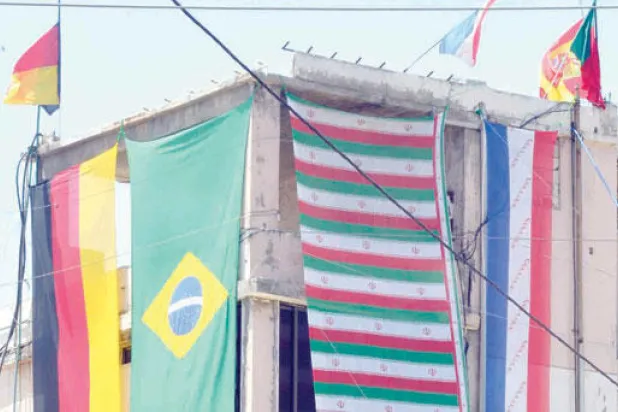 ولاء مناصري «حزب الله» السياسي لإيران ينسحب على تشجيع منتخبها في «كأس العالم»