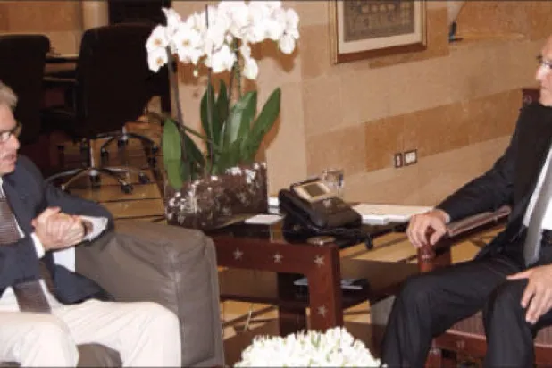 جعجع يعلن استعداده الانسحاب لصالح «لائحة بكركي» وجنبلاط يقطع طريق الرئاسة عليه وعلى عون