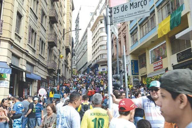 شارع {25 مارس} البرازيلي المعروف بروحه العربية