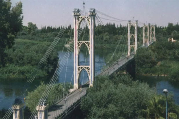 النظام و«داعش» يطبقان الحصار على دير الزور.. والغذاء والوقود يقتربان من النفاد