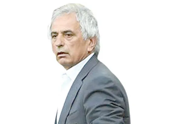 «الفيفا» توقع غرامة بـ25 ألف فرنك سويسري على مدرب الجزائر