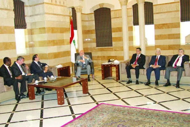 الحريري لجنبلاط: لا أريد أن ألعب في الملعب الماروني