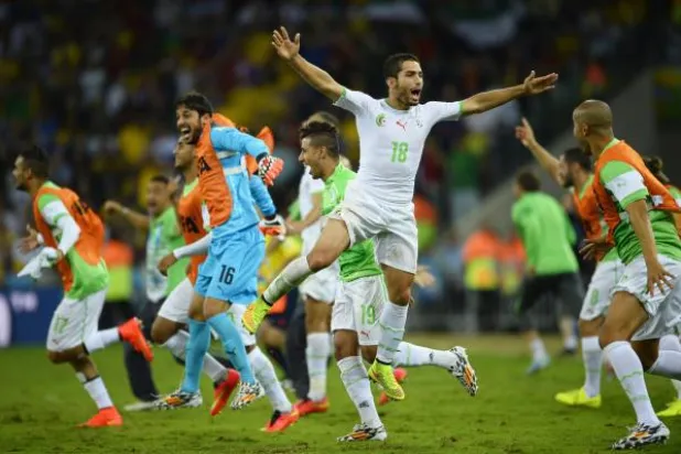 لاعبو الجزائر: دخلنا التاريخ وسعداء لإخراج 40 مليون جزائري إلى الشارع 