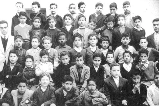 الجبالي يبدو أعلى الصورة في المدرسة «التريكنة القرآنية» سنة 1957