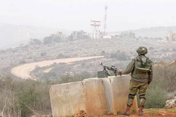 عميل سابق متهم بالمشاركة في إطلاق صواريخ من لبنان باتجاه إسرائيل