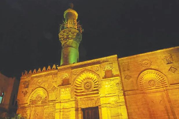 مساجد رمضان بالقاهرة.. معزوفة روحانية تتجدد كل يوم