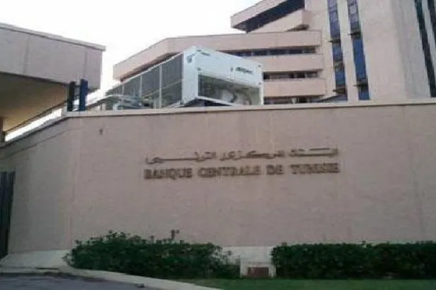 الحكومة التونسية تدرس خطة لرسملة ثلاثة بنوك عمومية
