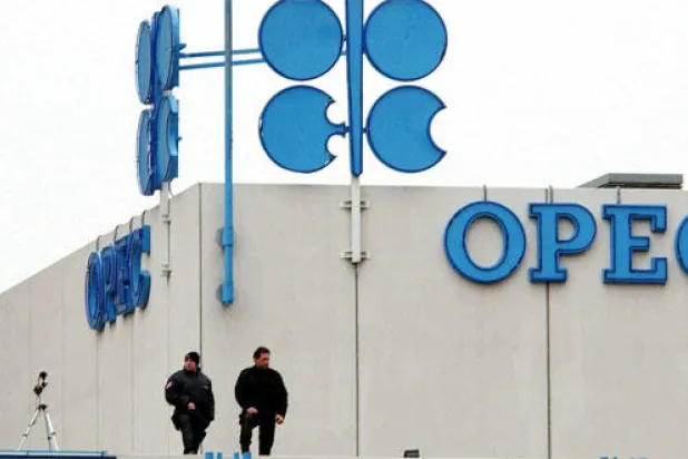 تقرير {أوبك} السنوي: العقوبات ضد إيران أدت إلى انخفاض إيرادات نفطها للنصف