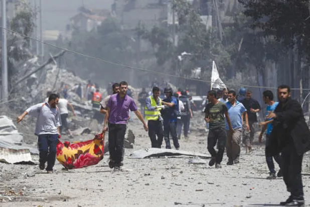 فلسطينيون يروون لـ {الشرق الأوسط} مشاهداتهم لحظة فرارهم من الموت