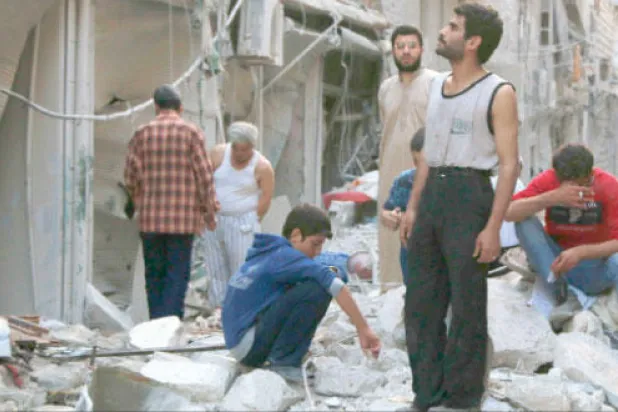 الغارات الجوية تقتل ستة أطفال من عائلة واحدة بحلب.. واشتباكات عنيفة عند مدخل حي جوبر