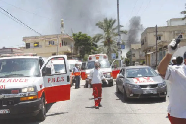 مسعفو غزة لـ {الشرق الأوسط}: نعمل في الجحيم