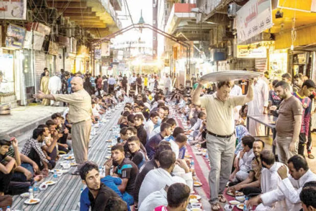 الأعظمية والكاظمية.. جيبان في بغداد يربطهما جسر ويباعدهما المذهب