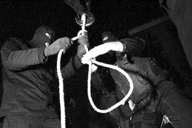 من مجموعة «اللحظة الأخيرة» التي تتناول الدقائق العشر الأخيرة من حياة اثنين من المحكومين بالإعدام