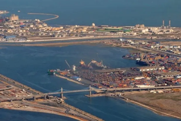 أكبر ميناء في تونس يواجه تحديات اقتصادية واجتماعية