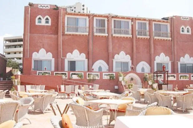 فندق الديرة يستقطب الإعلاميين بفضل موقعه