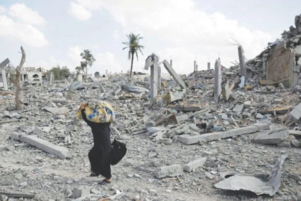 عائلات فلسطينية تعود إلى منازلها لتجد الخراب بانتظارها