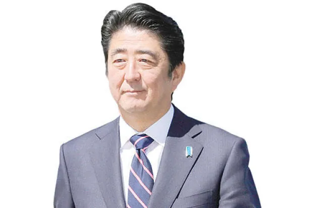 رئيس وزراء اليابان يبحث عن أصدقاء في الخارج مع تراجع بريقه في الداخل