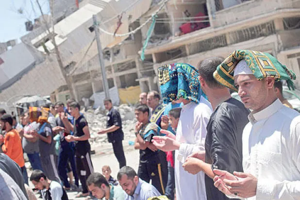 سكان غزة يعودون لحياتهم العادية