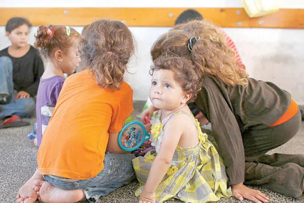 نازحو المدارس يريدون العودة إلى حياتهم