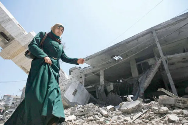 سكان مدارس «الأونروا» بغزة.. الفصول للنساء والباحات للرجال