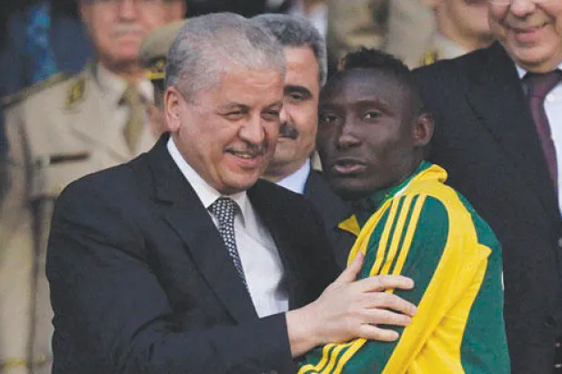 شبيبة القبائل تنفي معاقبتها «قاريا» بعد مقتل الكاميروني إيبوسي