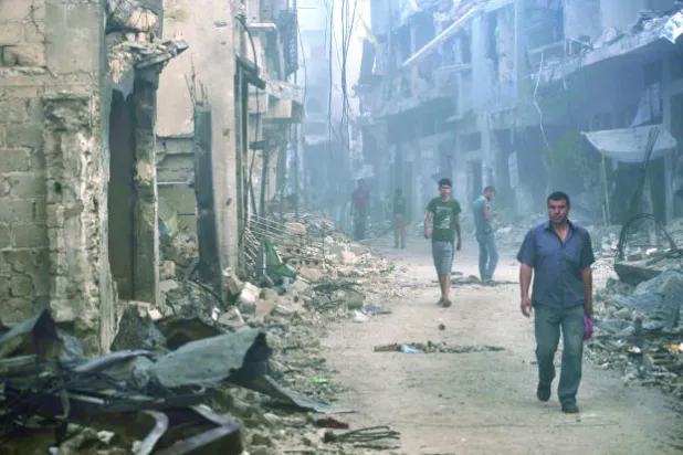 من بين الدمار ورائحة الموت.. سكان غزة يستأنفون حياتهم مجددا