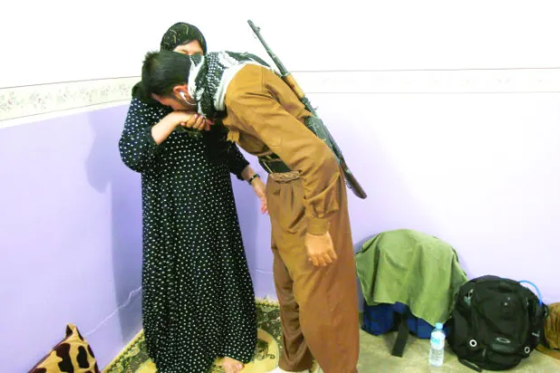 القادة الأكراد يحاولون نفض غبار الهزيمة الأولية أمام «داعش» عن قوات البيشمركة