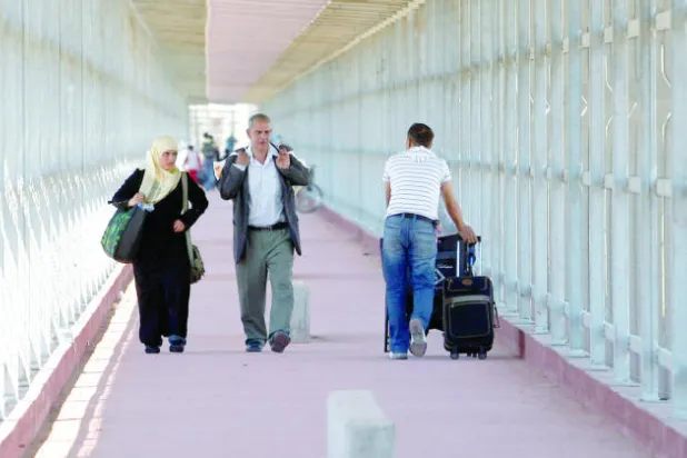 العبور عبر معبر «إيريز» بين غزة والضفة أشبه برحلة خيال علمي