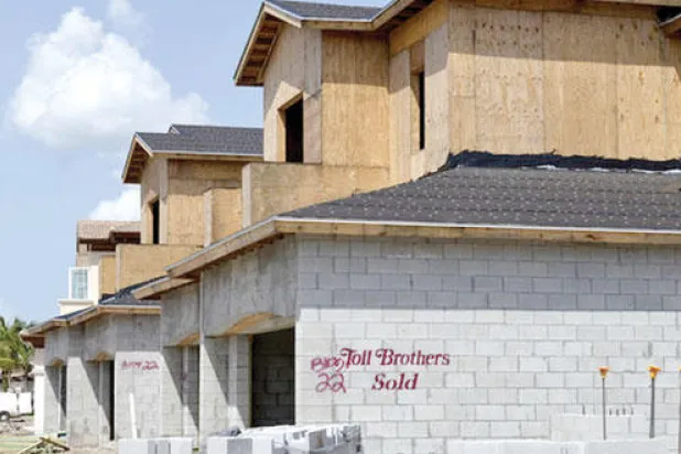 سوق العقارات الأميركية المتعثرة تواجه أبطأ موسم لها منذ ثلاث سنوات