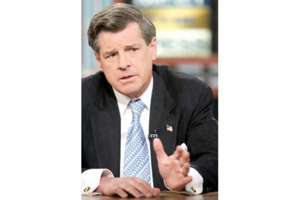 بريمر لـ {الشرق الأوسط}: لم يكن هناك جيش بالعراق لكي نحله.. فكلهم ذهبوا لمنازلهم