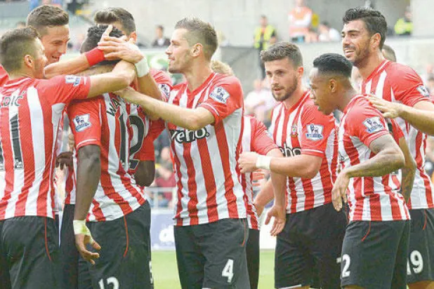 فريق سوثهامبتون أكد أنه مفاجأة الموسم باحتلاله المركز الثاني بعد 6 جولات (رويترز)